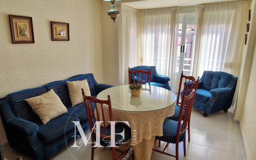 Salón luminoso de este piso en venta centro de Alicante